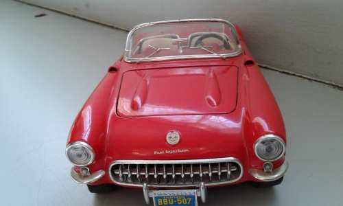 BURAGO 1/18 CHEV CORVETTE 1957  MADE IN ITALY
